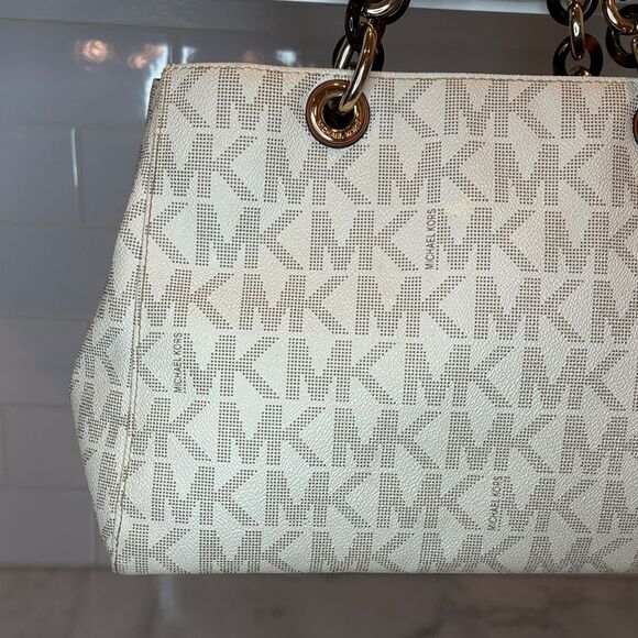 Michael Kors Cynthia Vanilla PVC Medium Signature Logo Satchel - Picture 4 of 16